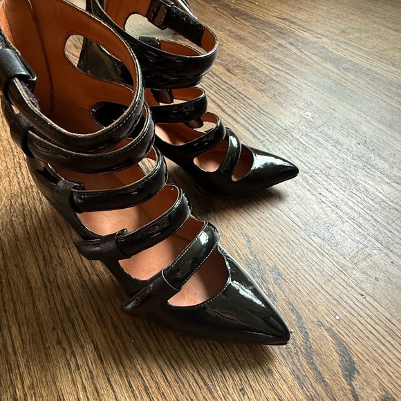 Marc Jacobs Black Patent Seditionary Strappy Heels.  Size 37. - Picture 9 of 10